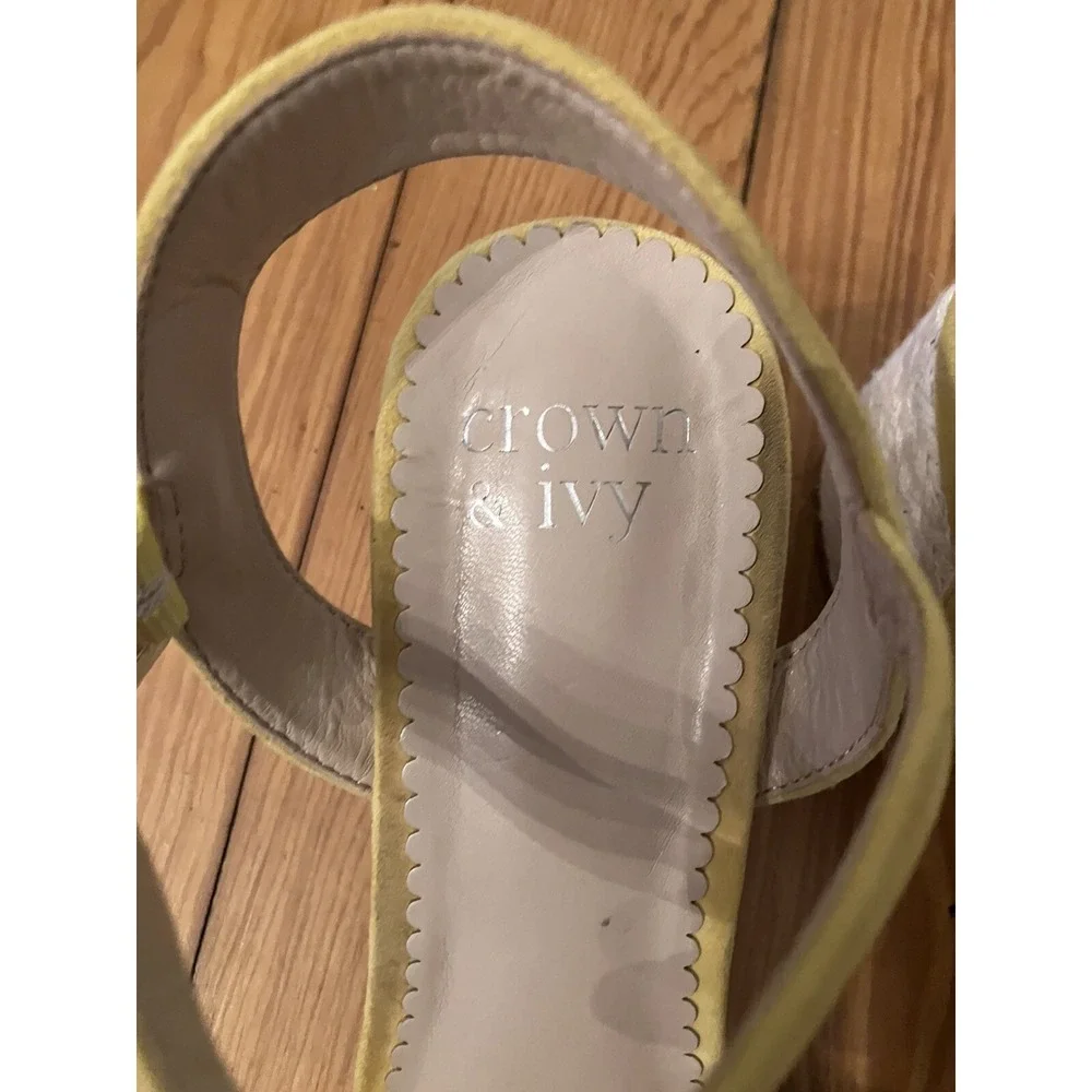 CROWN‎ AND IVY Shoes Sz 8 Gold suede Heel Sandels Strap